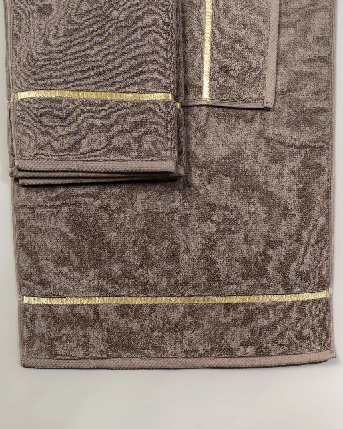 Brown Chateau Turkish cotton bath mat, close-up of the gold dobby border and soft terry pile 