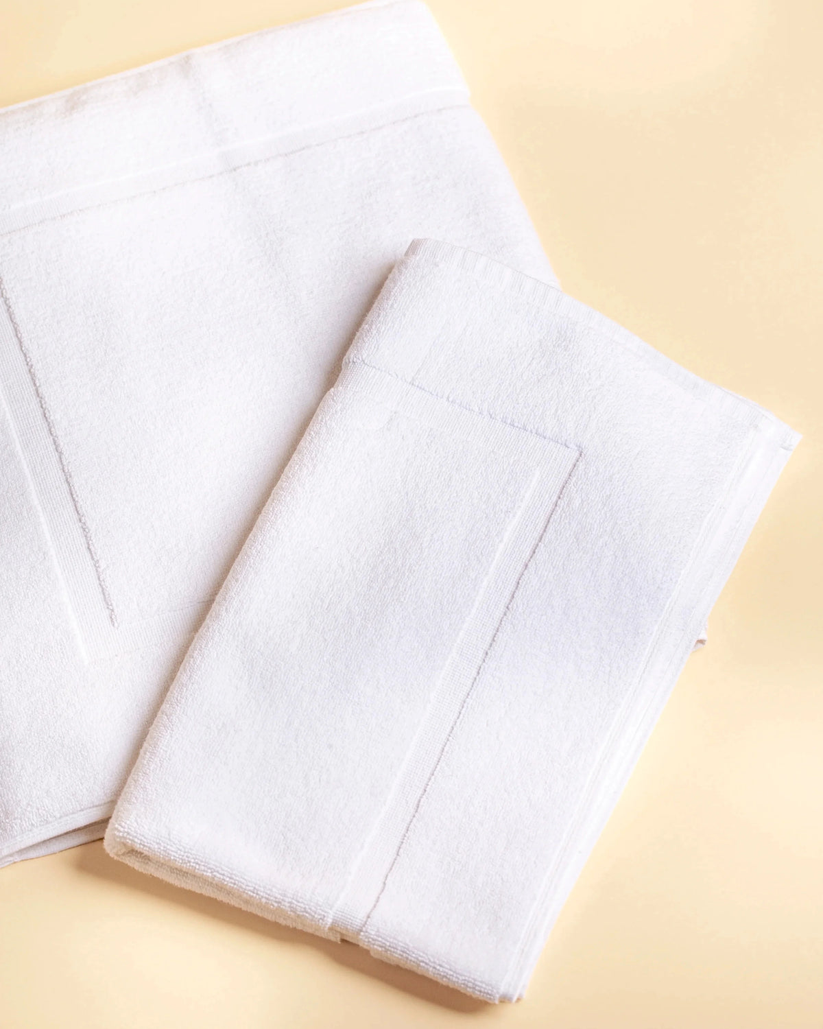 Maison 1952 Retreat bath mat in white, 1000 GSM 100% cotton, two folded mats with frame border